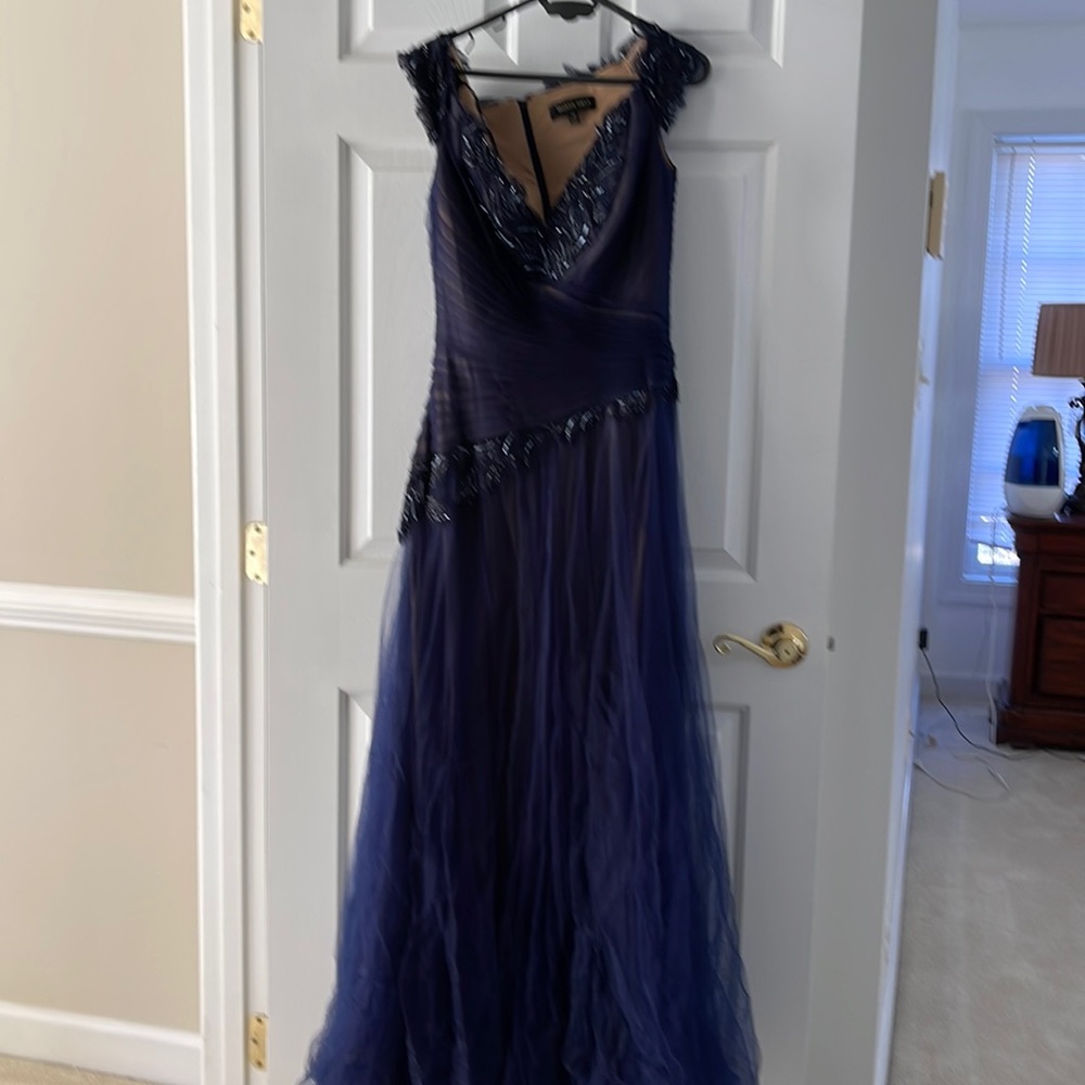 Tadashi Shoji eve in dress